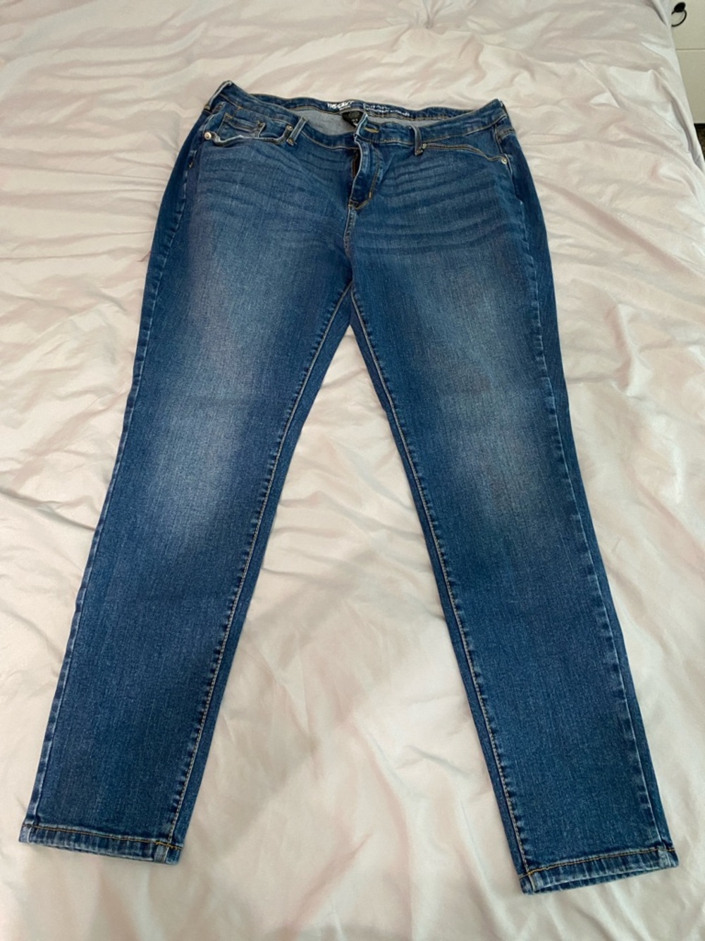 Mossimo Supply Co. Women's Skinny Jeans - Medium Blue Wash